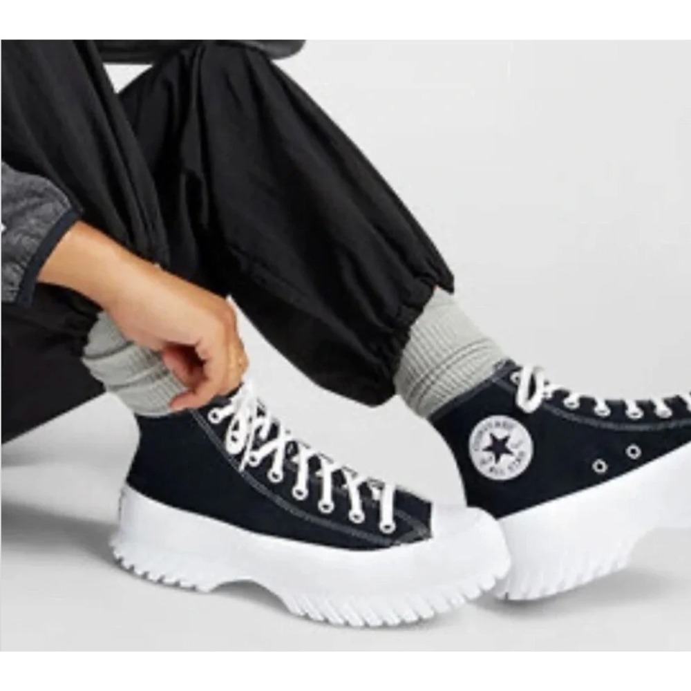 Converse Chuck Taylor All Star Lugged 2.0 Sneakers M7.5 W9.5 Black White A00870C